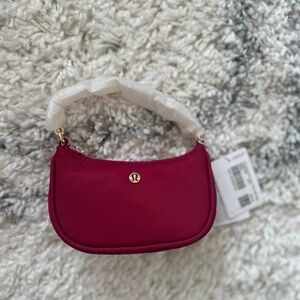 LULULEMON City Essentials Nano Shoulder Bag in Berry Rumble